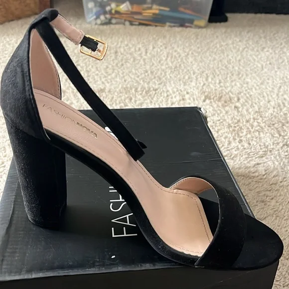Fashion Nova Black Heels, Size 9 - Picture 2 of 8